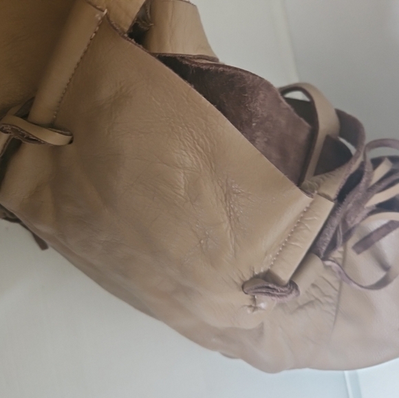 BELOW THE BELT LEATHER TOTE BAG TAN - Picture 7 of 11